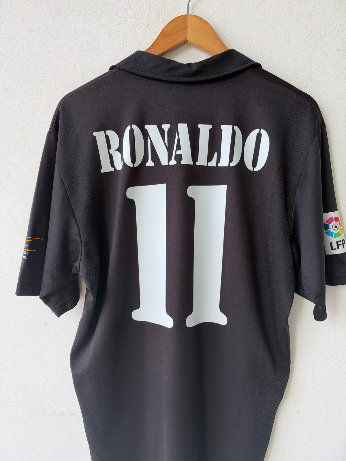 (M fits L) Real Madrid 2002-03 Away Shirt Ronaldo #11