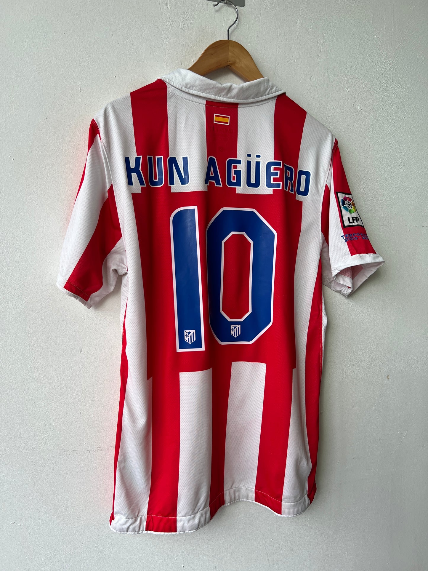 Atletico Madrid 2010-11 Home Shirt Kun Aguero #10