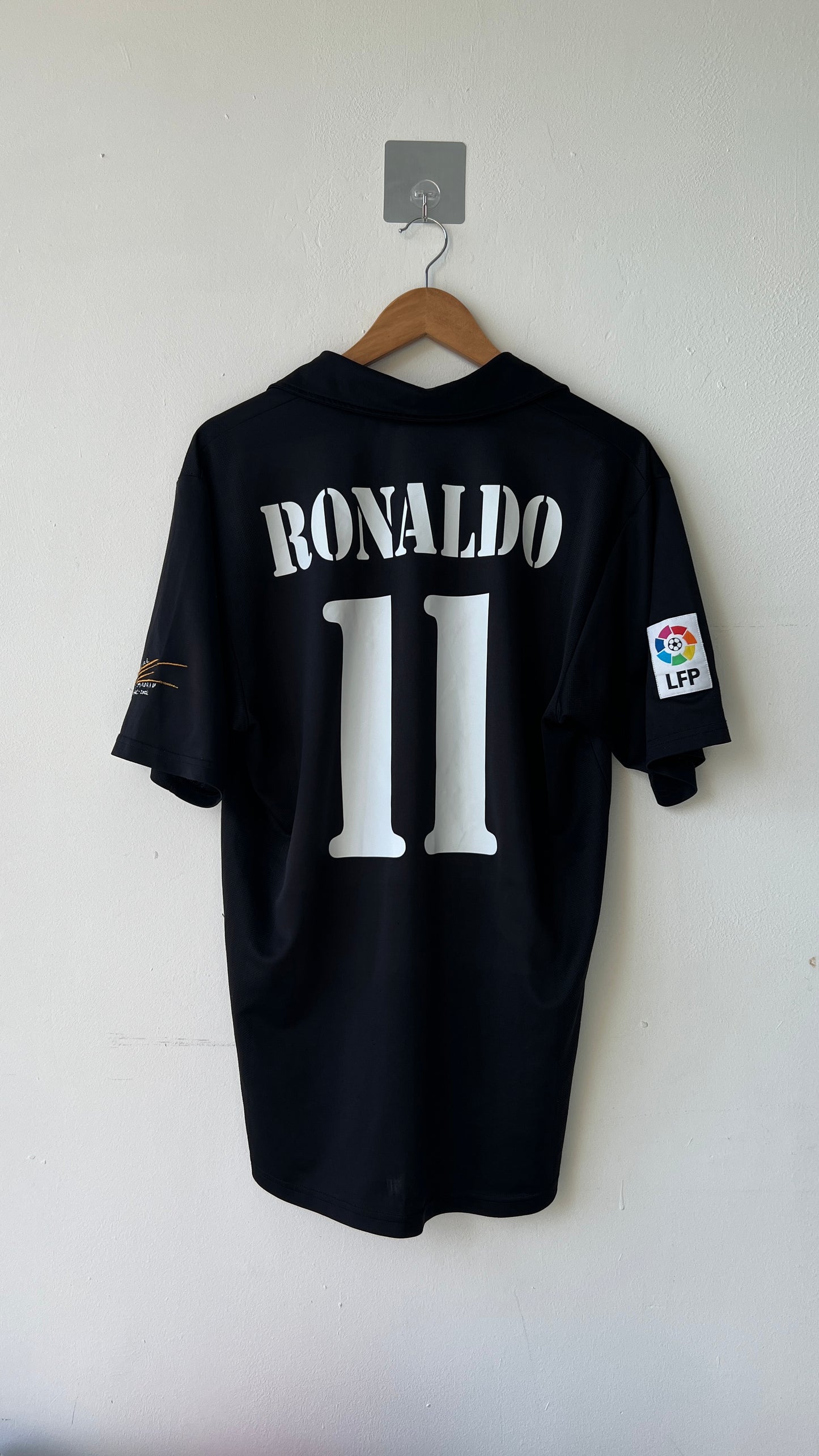 Real Madrid 2002-03 Away Shirt Ronaldo #11 (M)