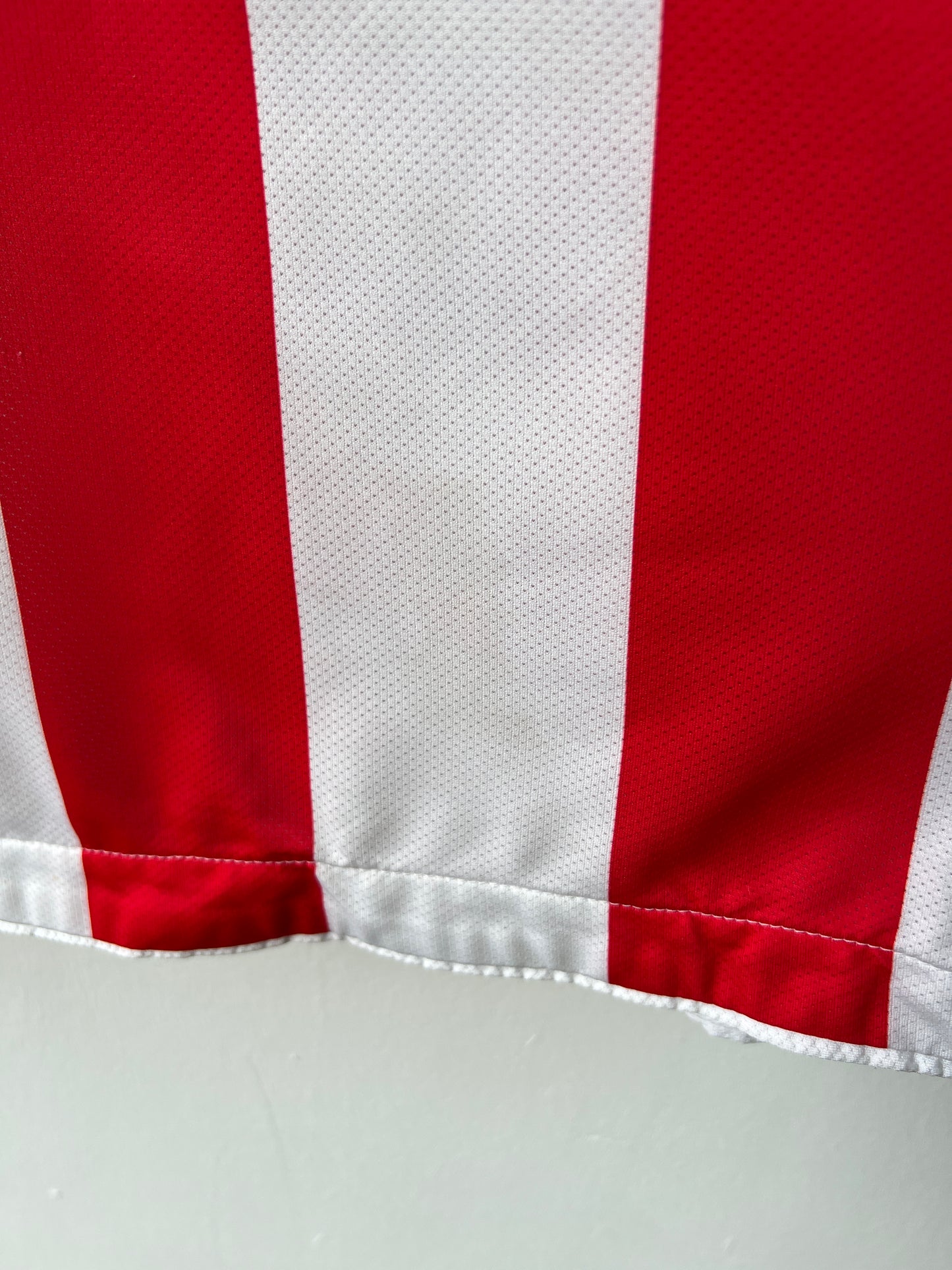 Atletico Madrid 2010-11 Home Shirt Kun Aguero #10