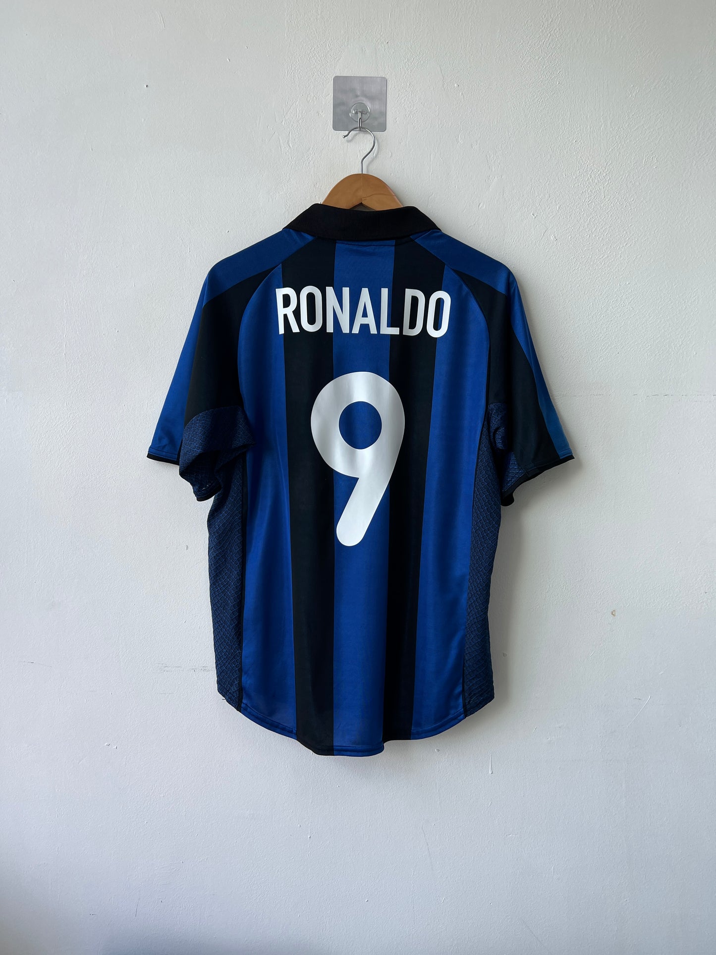 (M) Inter Milan 2001-02 Home Shirt Ronaldo #9