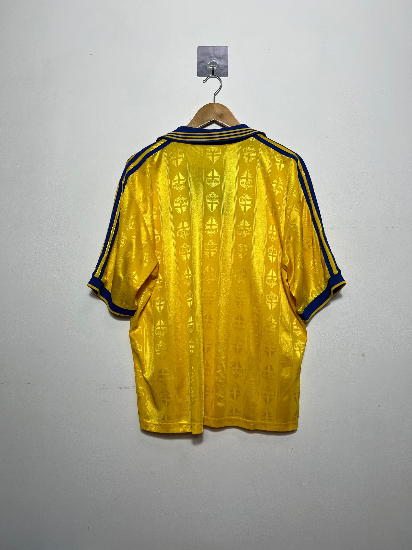 (L) Sweden 1998-99 Home Shirt