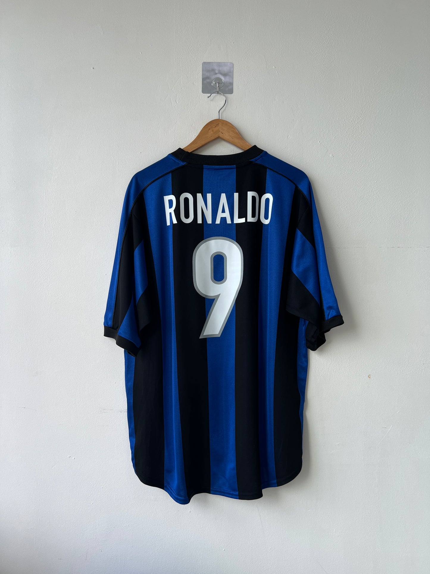 (XL) Inter Milan 1999-00 Home Shirt Ronaldo #9