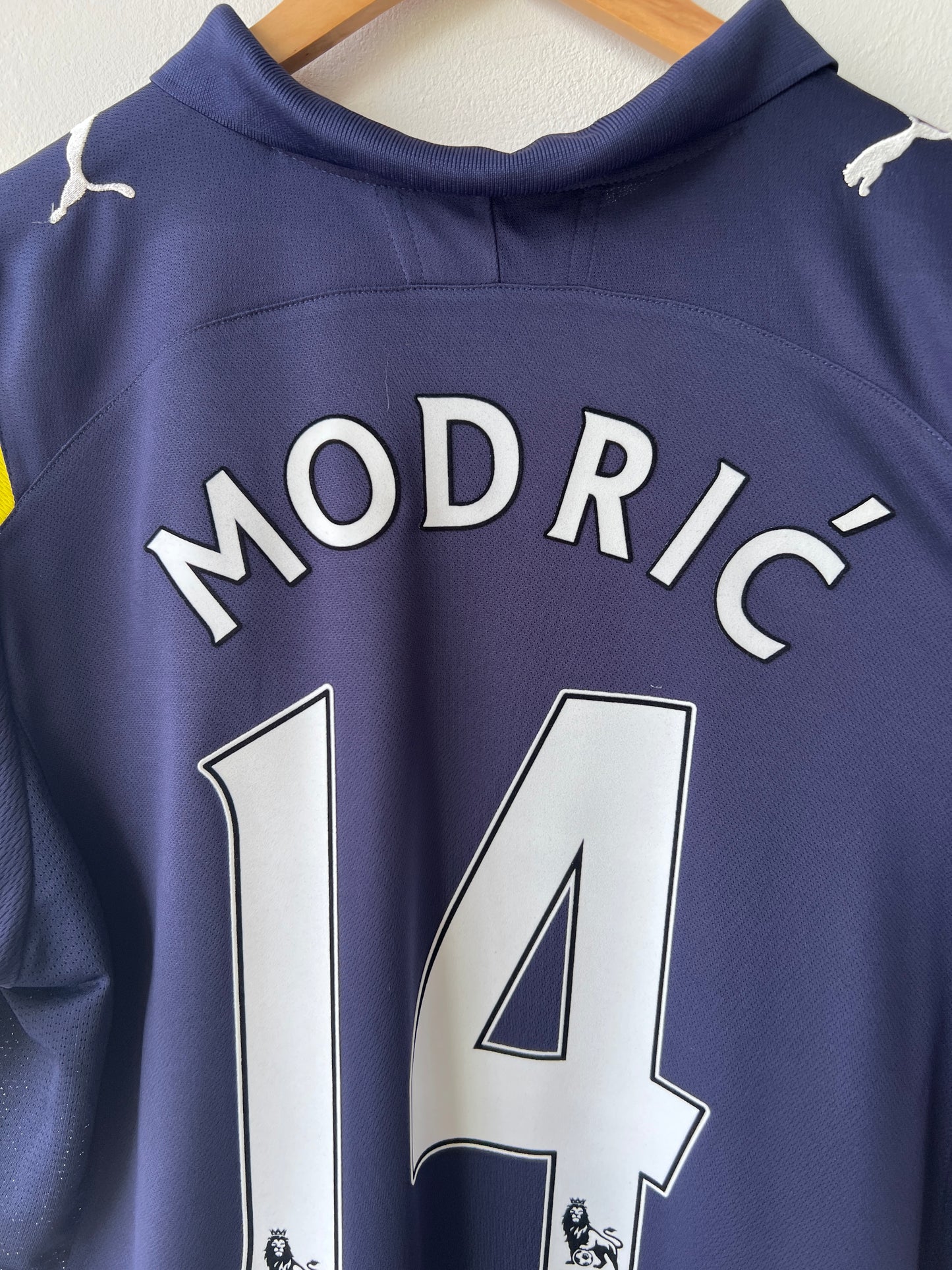 (L) Tottenham Spurs 2009-10 Away Shirt Modric #14