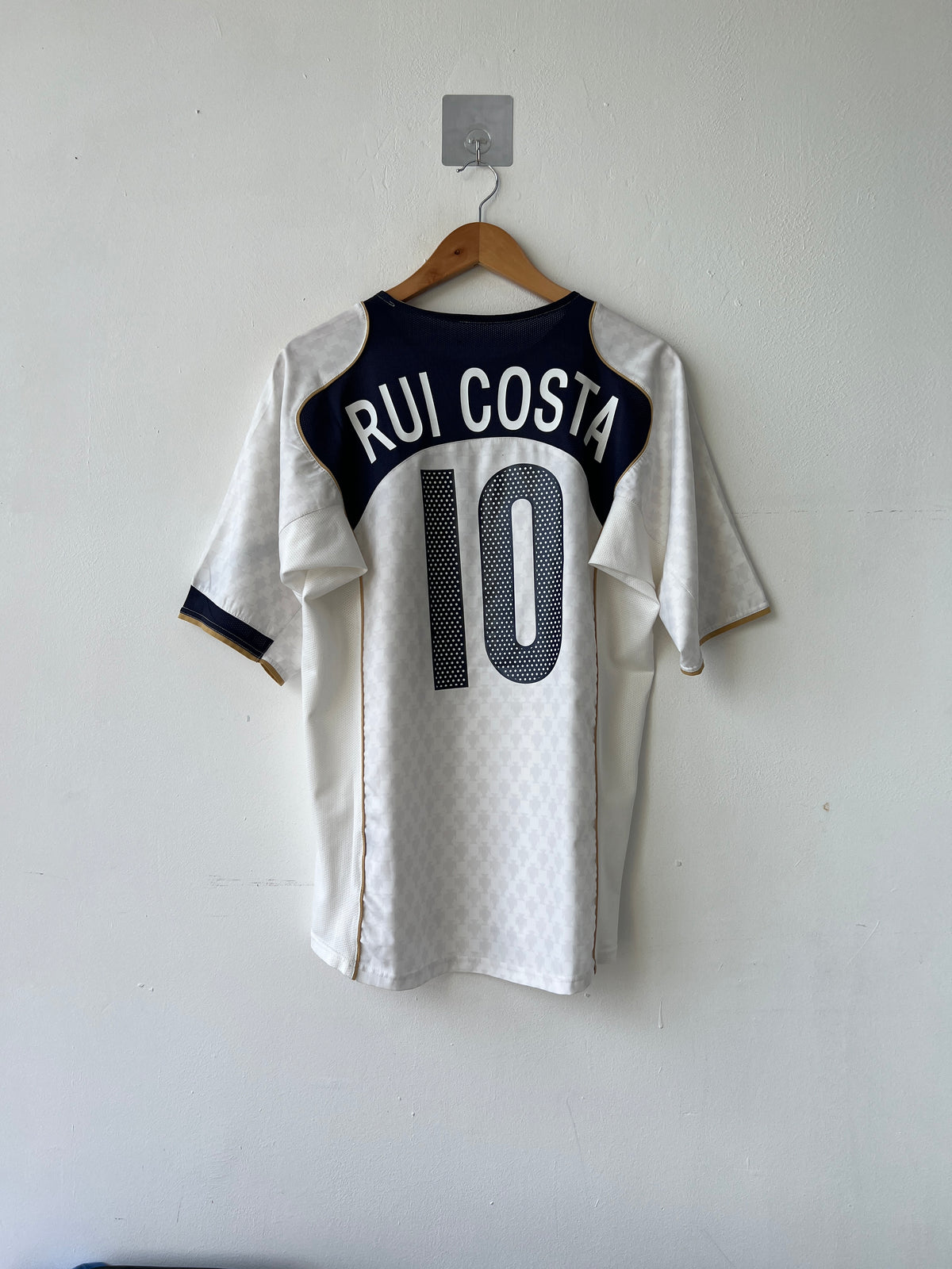 (M) Portugal 2004-06 Away Shirt Rui Costa #10