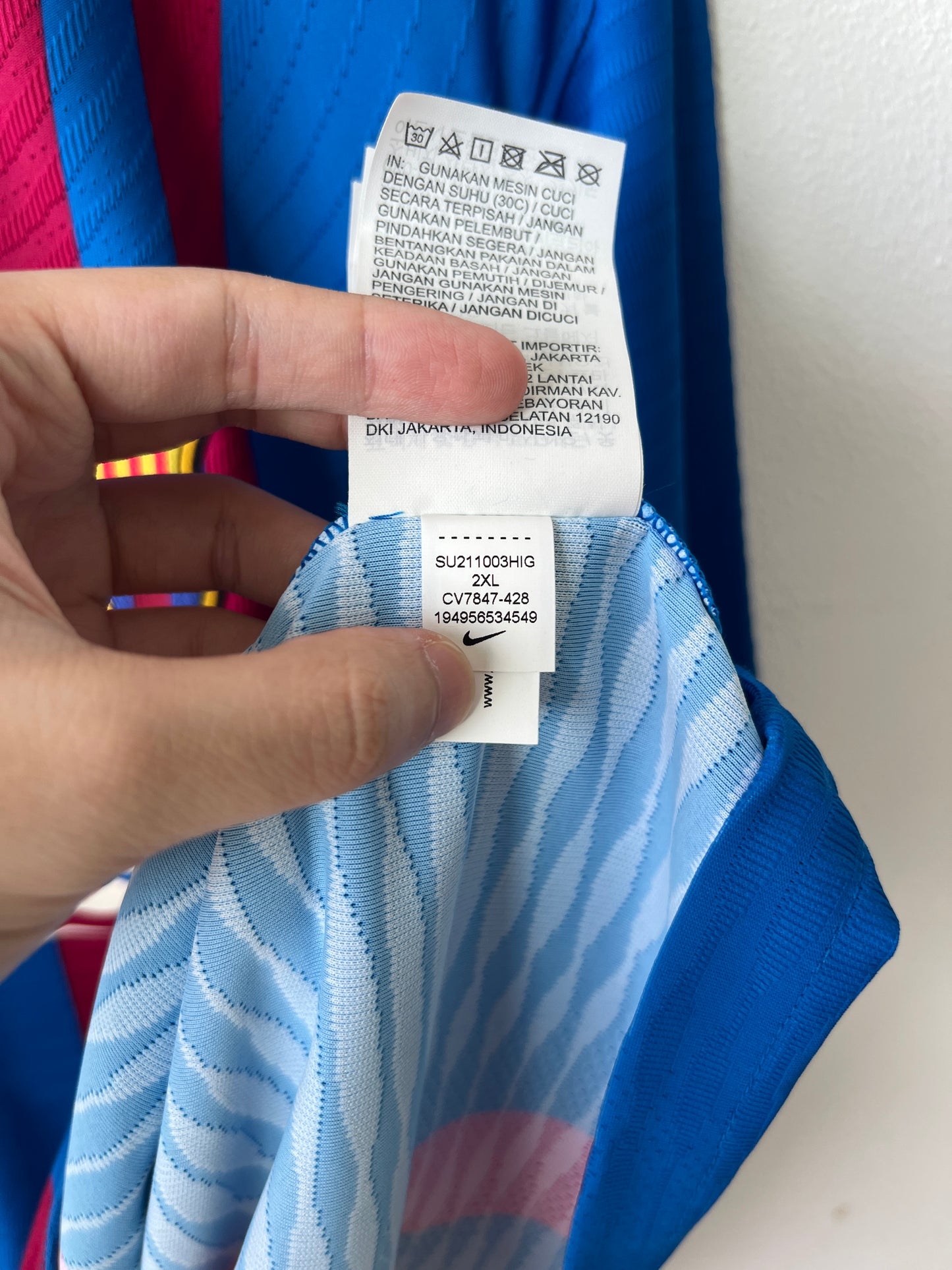 (XXL fits XL) Barcelona 2021-22 Home Player Issue Shirt Kun Aguero #19 (NEW)