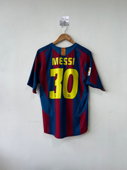 (S fits M) Barcelona 2005-06 Home Shirt Messi #30