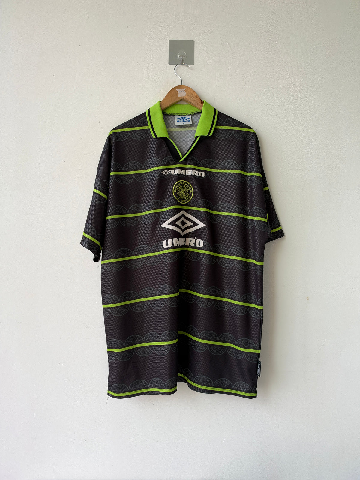 (XL) Celtic 1998-99 Away Shirt Larsson #7
