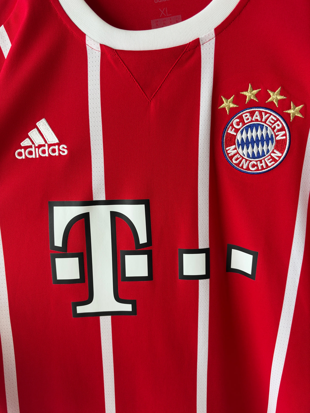 (XL) Bayern 2017-18 Home Shirt Lewandowski #9