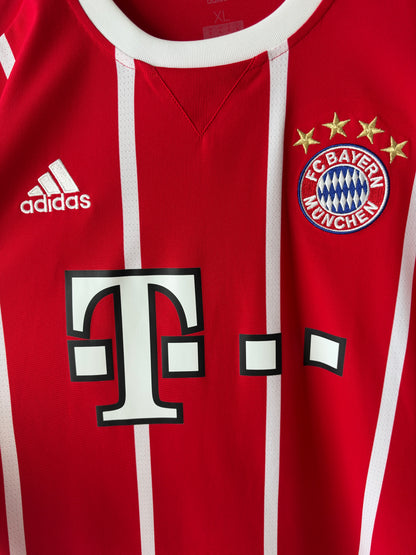 (XL) Bayern 2017-18 Home Shirt Lewandowski #9