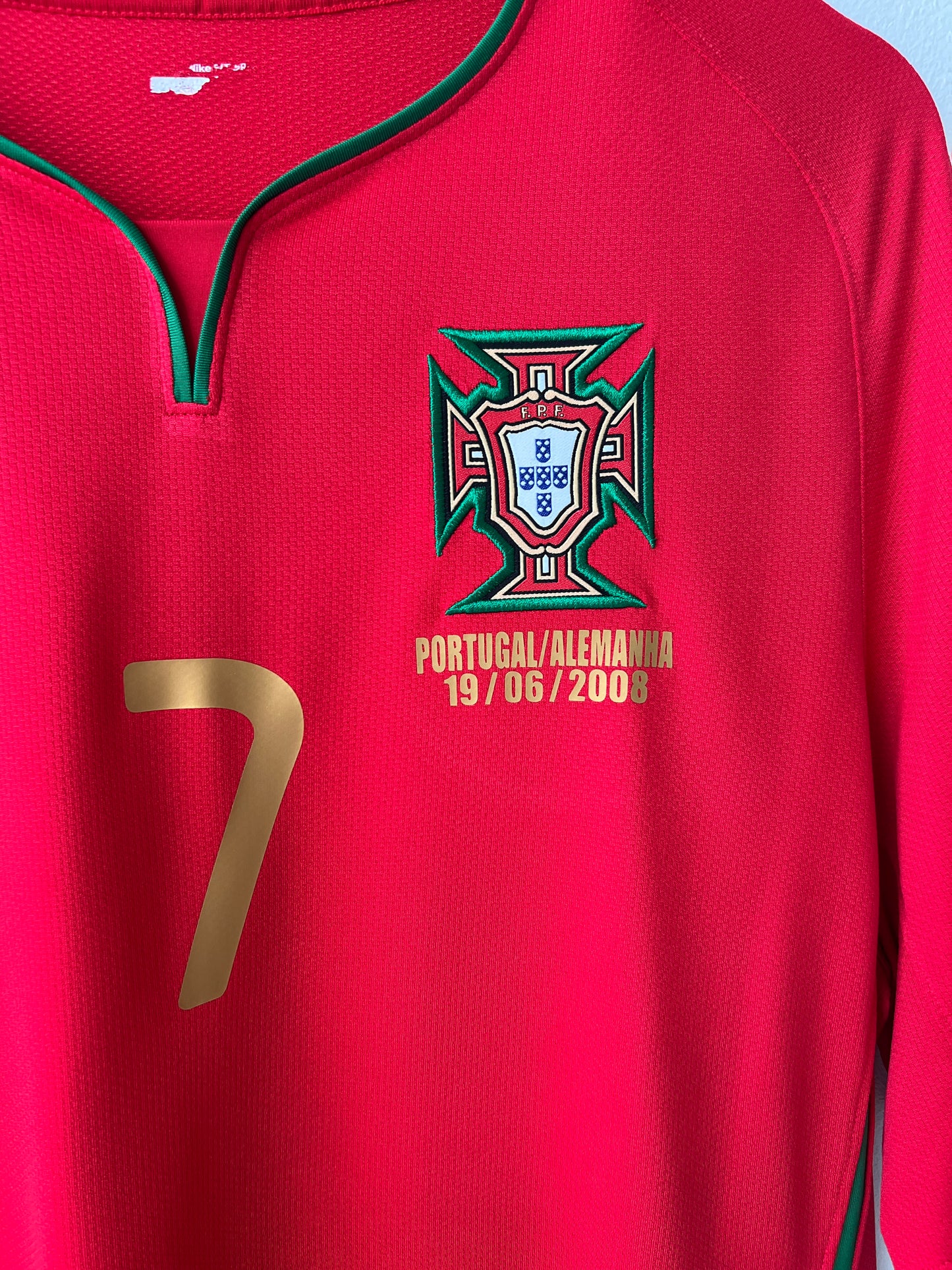(L) Portugal 2008-10 Home Shirt Ronaldo #7 (MDT)