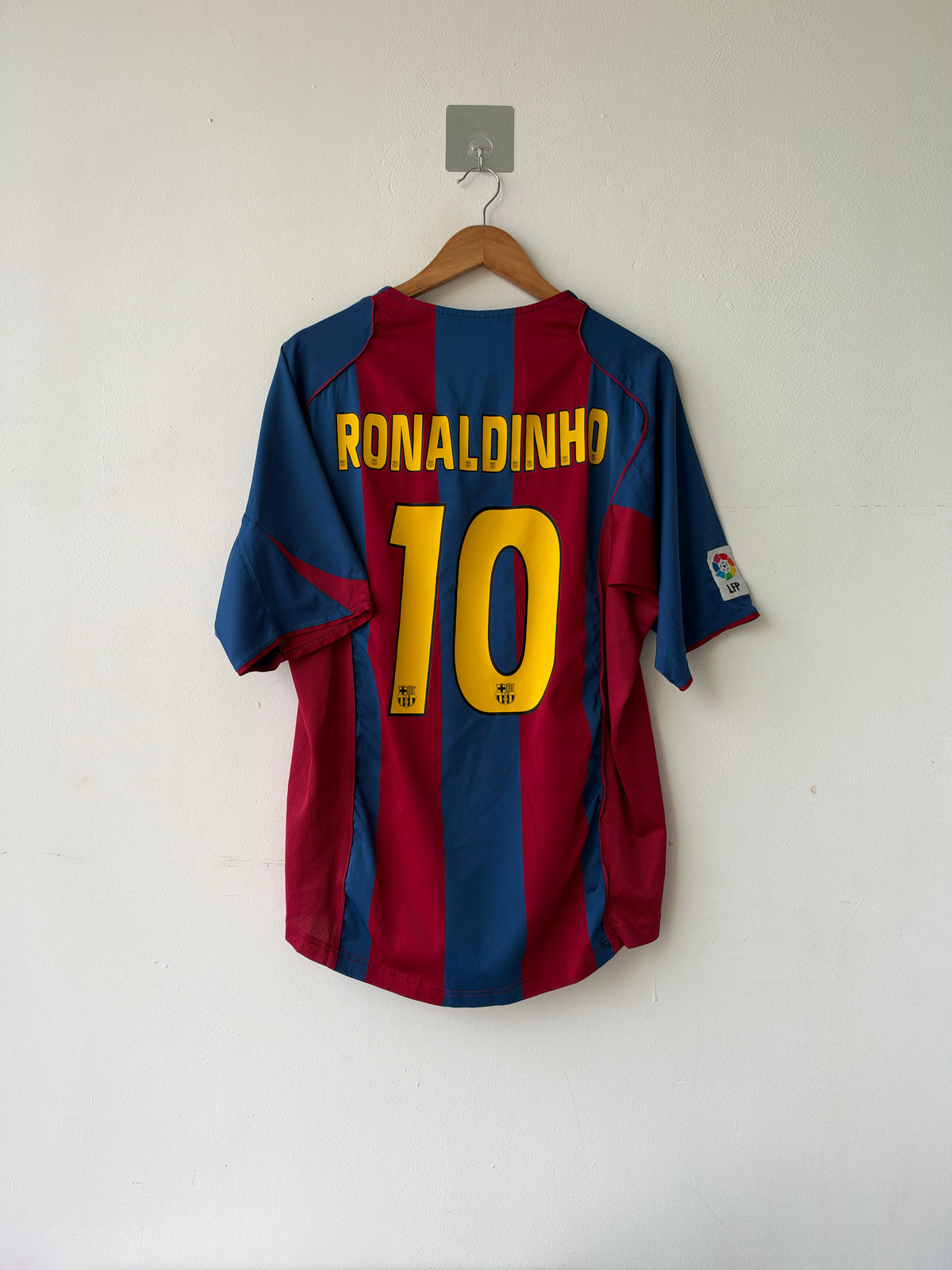 (L) Barcelona 2004-05 Home Shirt Ronaldinho #10