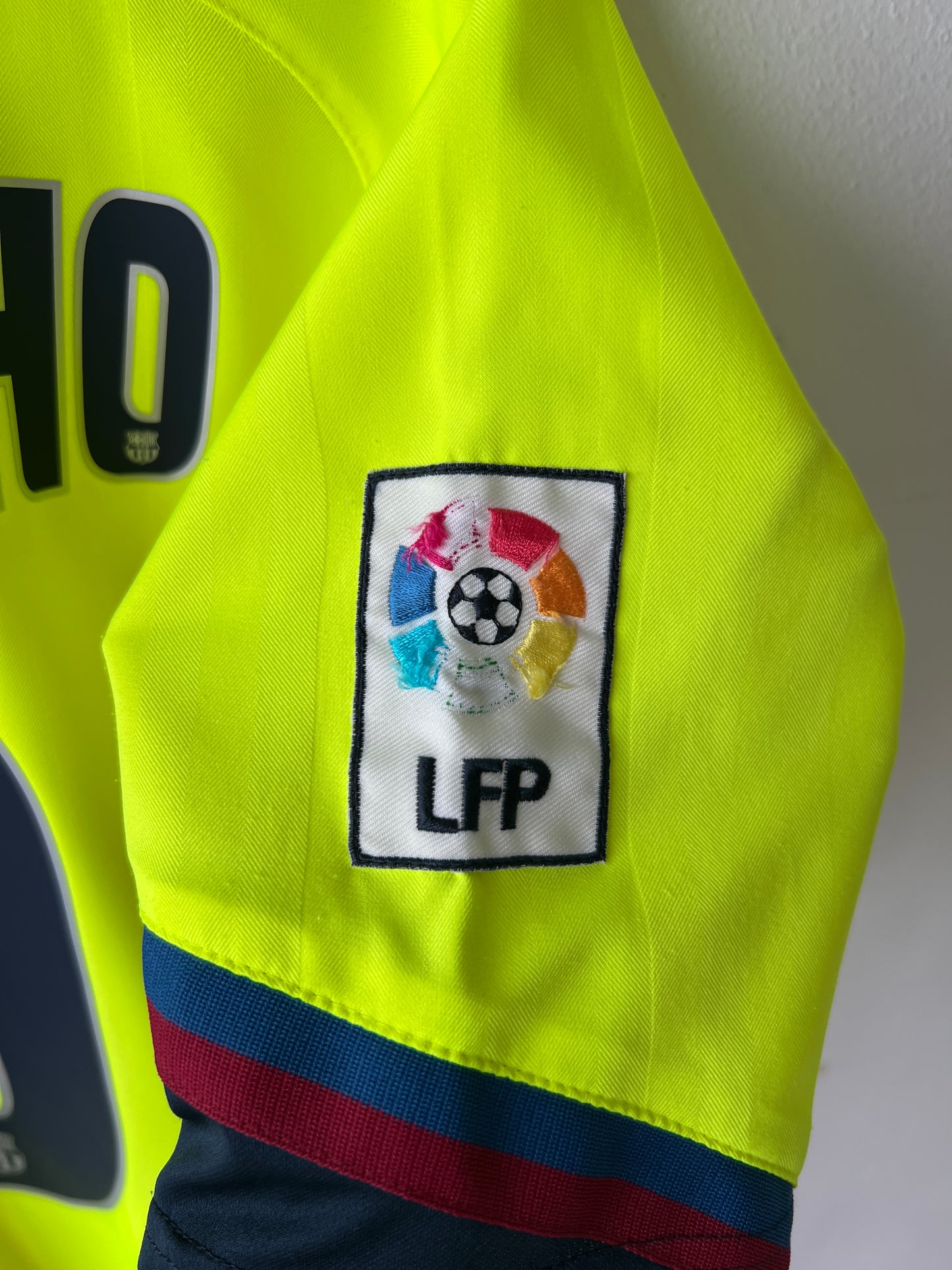 (M) Barcelona 2005-06 Away Shirt Ronaldinho #10