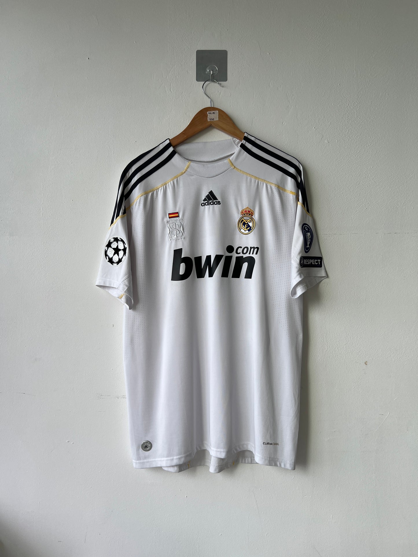 (XL fits L) Real Madrid 2009-10 Home Shirt Ronaldo #9