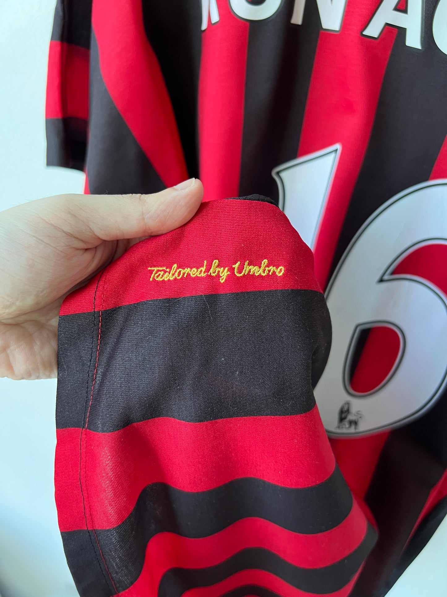 (XL) Manchester City 2011-12 Away Shirt Kun Aguero #16