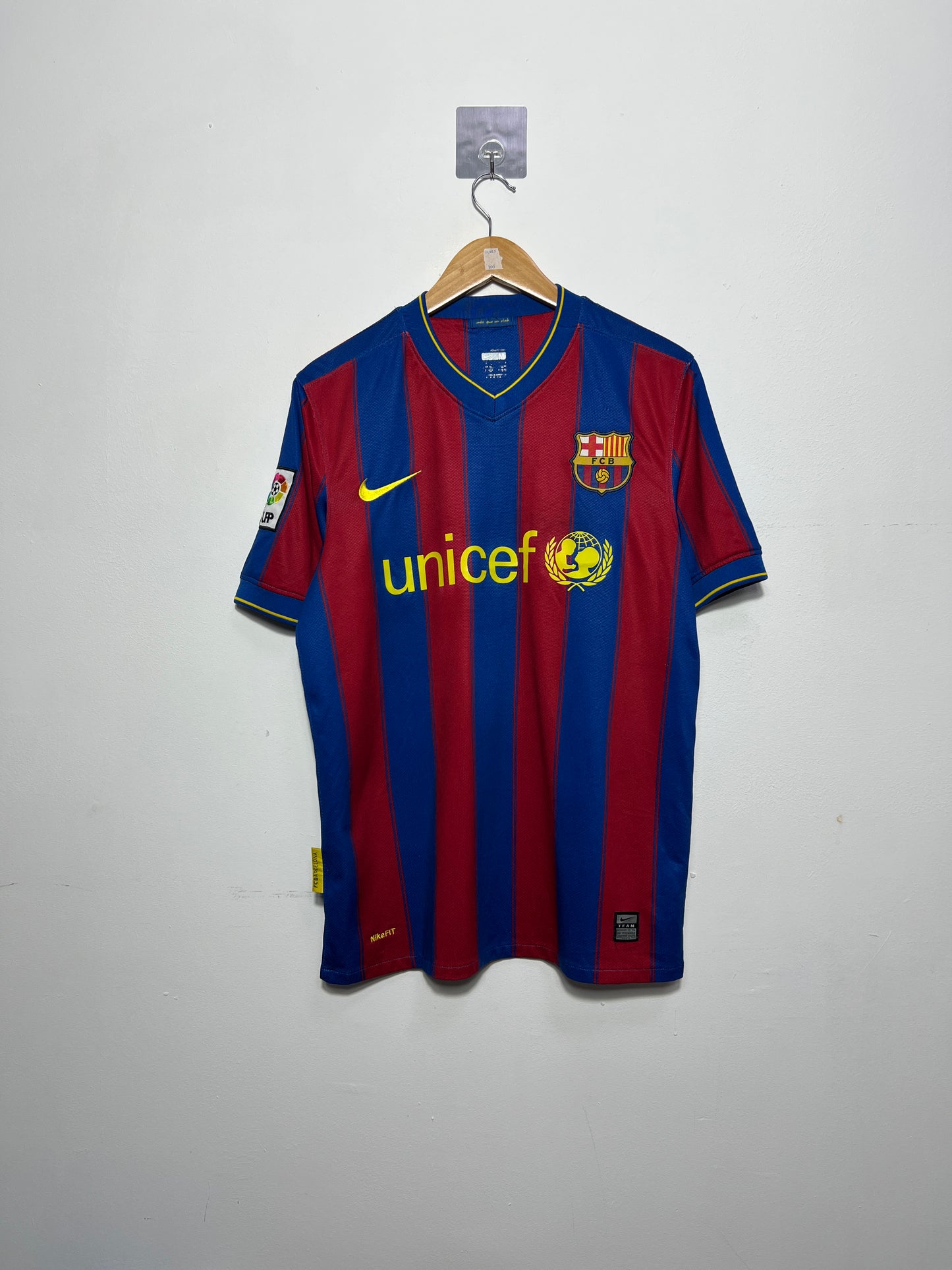(M) Barcelona 2009-10 Home Shirt A. Iniesta #8