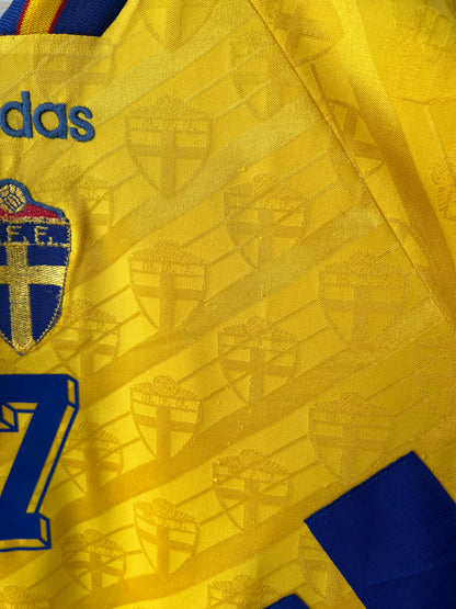 (M) Sweden 1994-96 Home Shirt Larsson #7