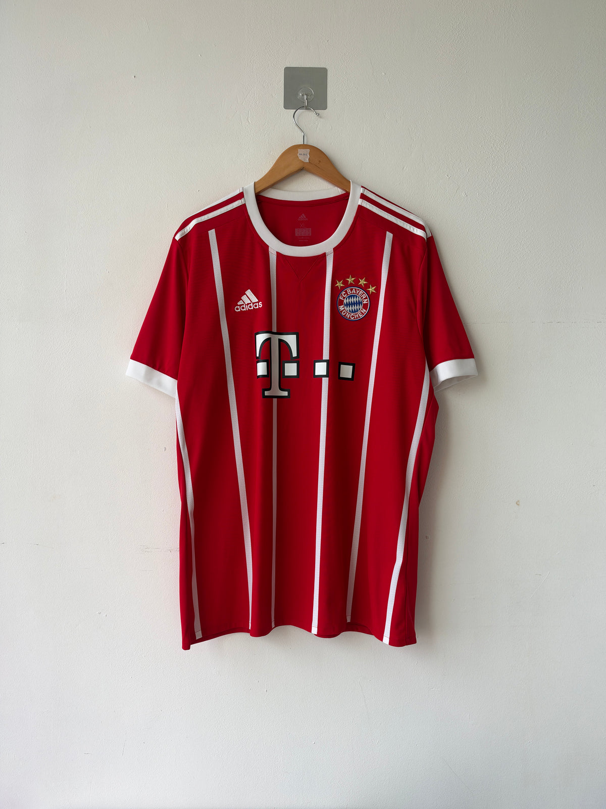 (XL) Bayern 2017-18 Home Shirt Lewandowski #9