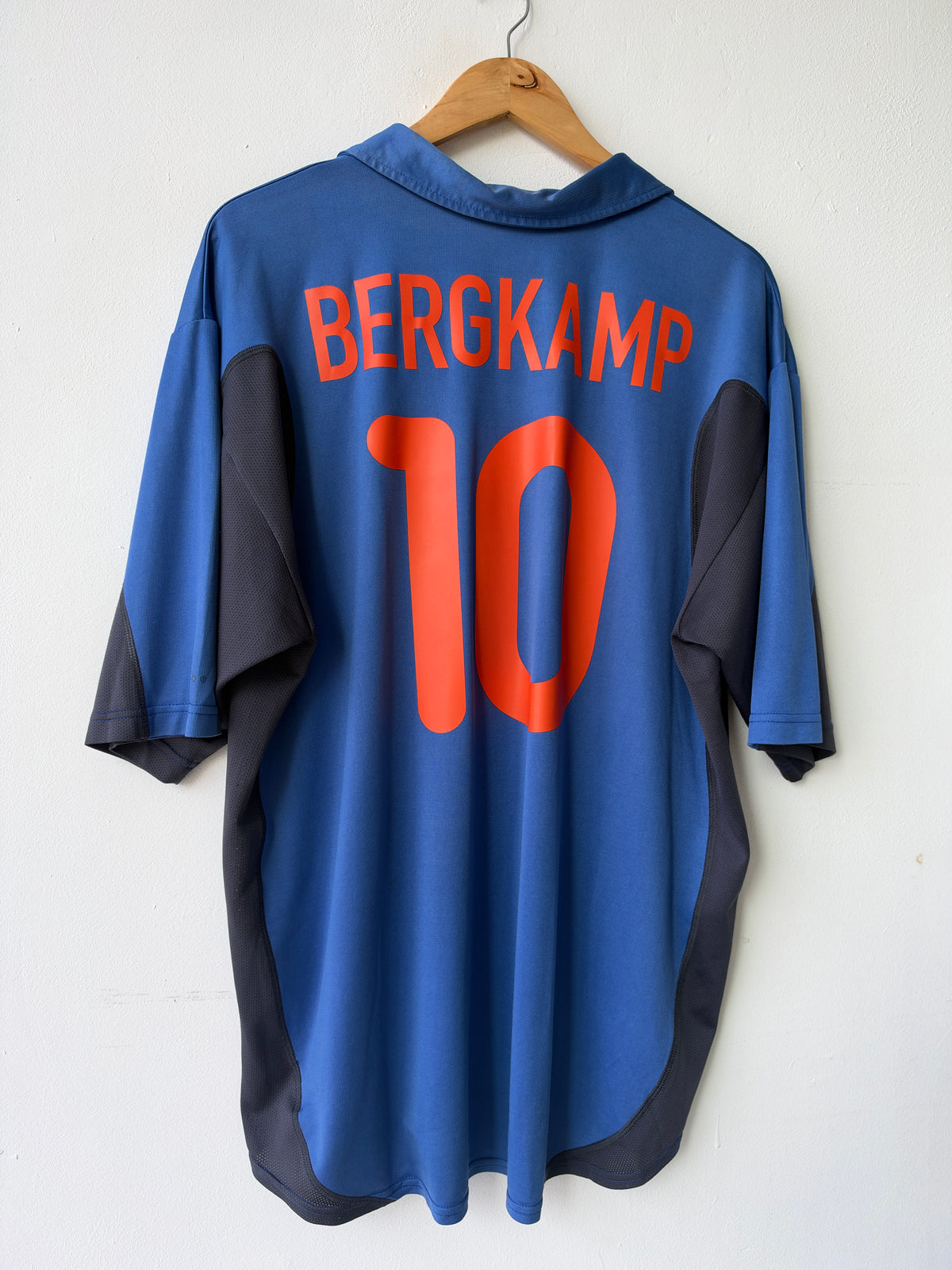 (XL) Netherlands 2000-02 Away Shirt Bergkamp #10