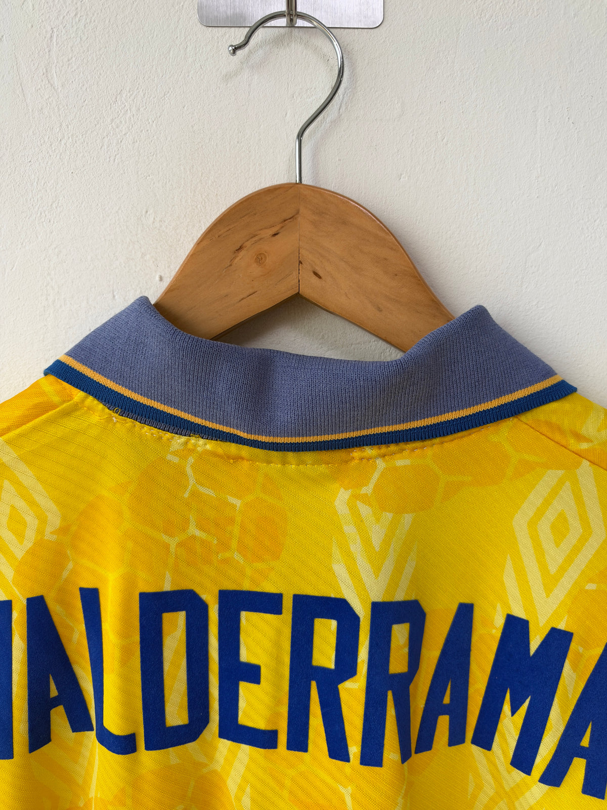 (L fits XL) Colombia 1994-95 Home Shirt Valderrama #10