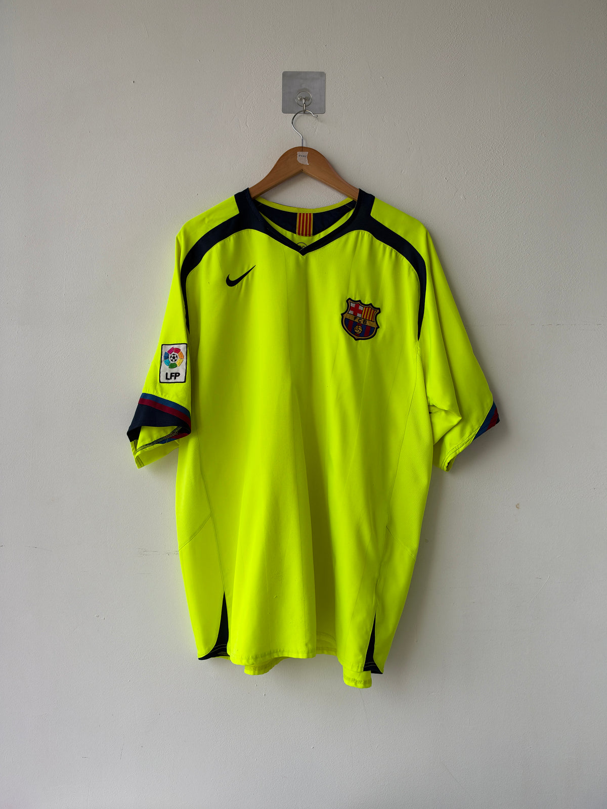 (XXL) Barcelona 2005-06 Away Shirt Ronaldinho #10