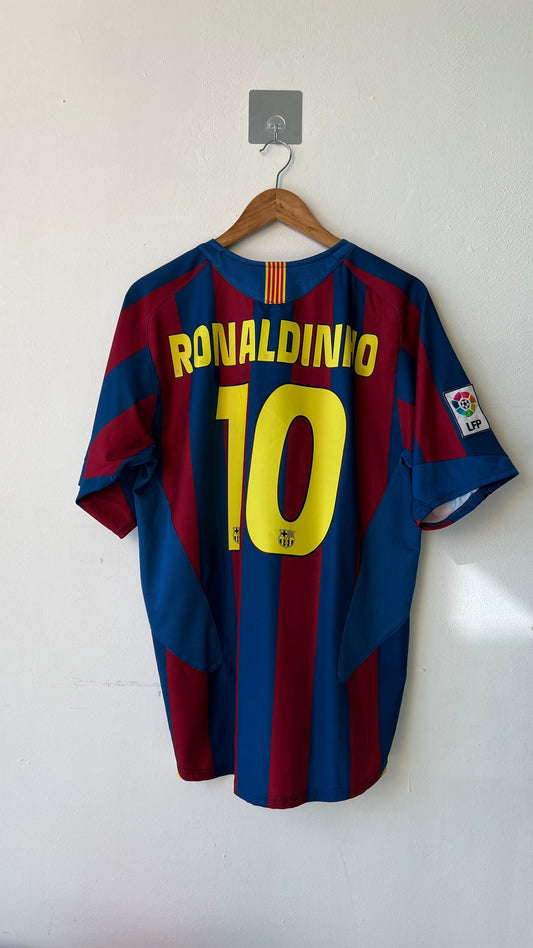 Barcelona 2005-06 Home Shirt Ronaldinho #10 (M)