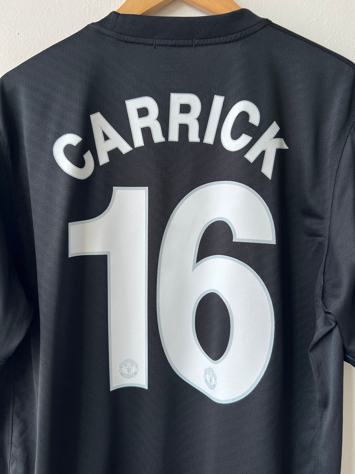 (L) Manchester United 2009-10 Away Shirt Carrick #16