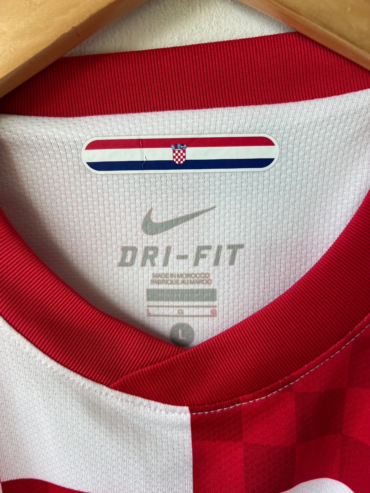 (L) Croatia 2010-12 Home Shirt Modric #10