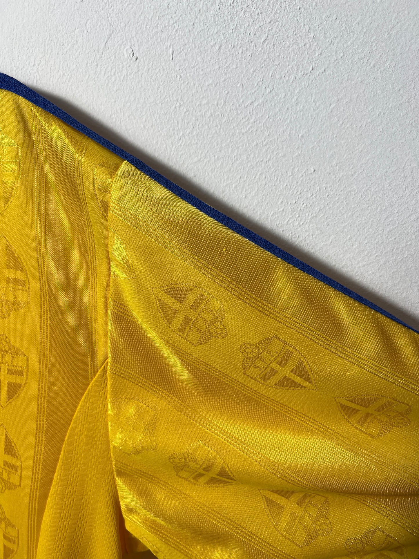 (L) Sweden 1998-99 Home Shirt
