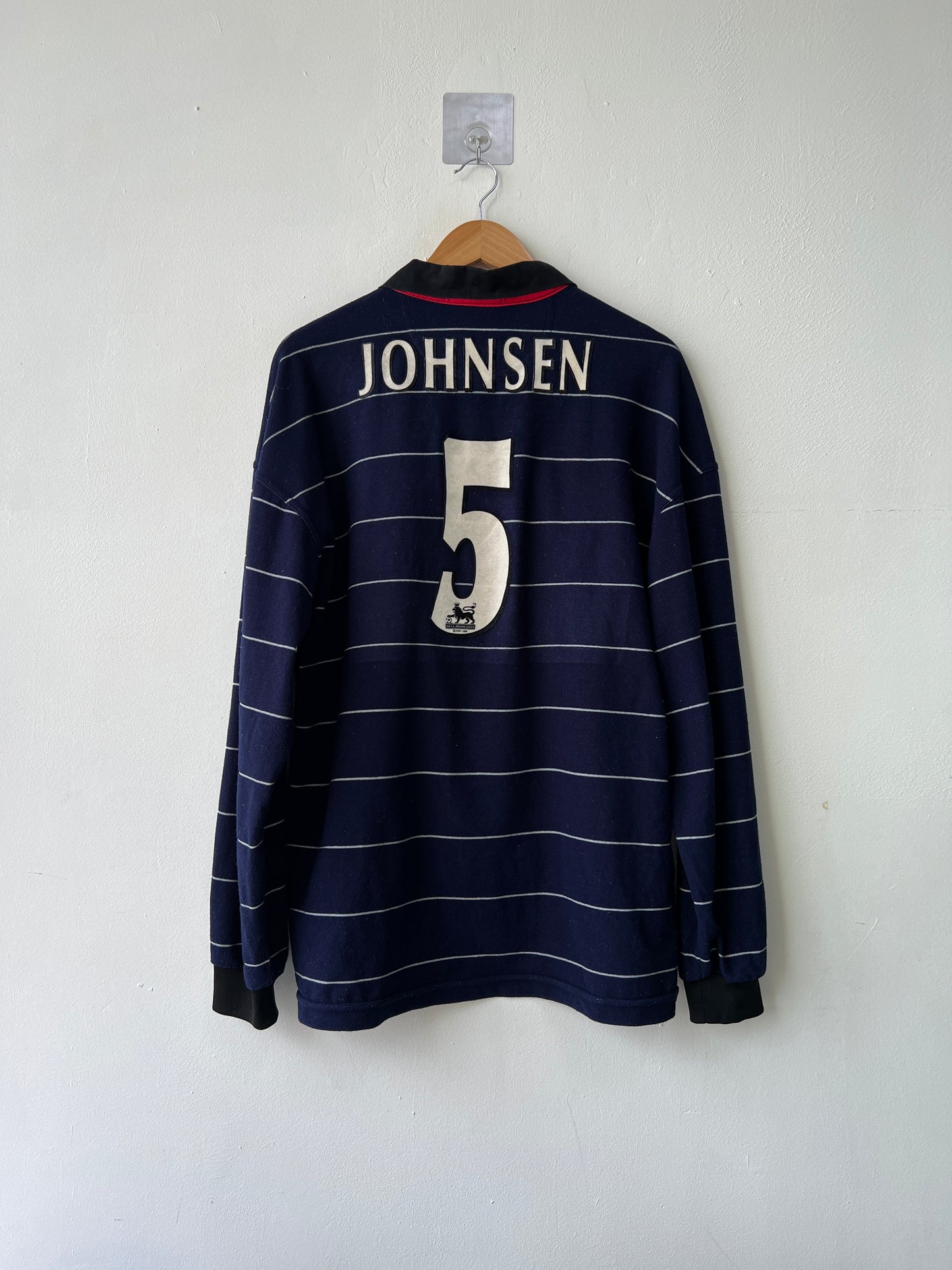 (L fits XL) Manchester United 1999-00 Away Long Sleeve Shirt Johnsen #5