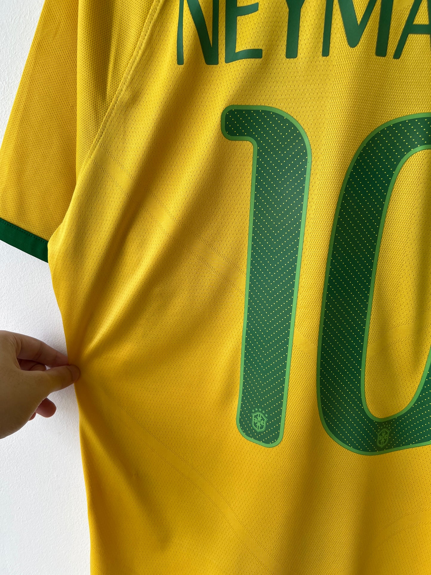 (L fits M) Brazil 2014-16 Player Issue Home Shirt Neymar Jr. #10