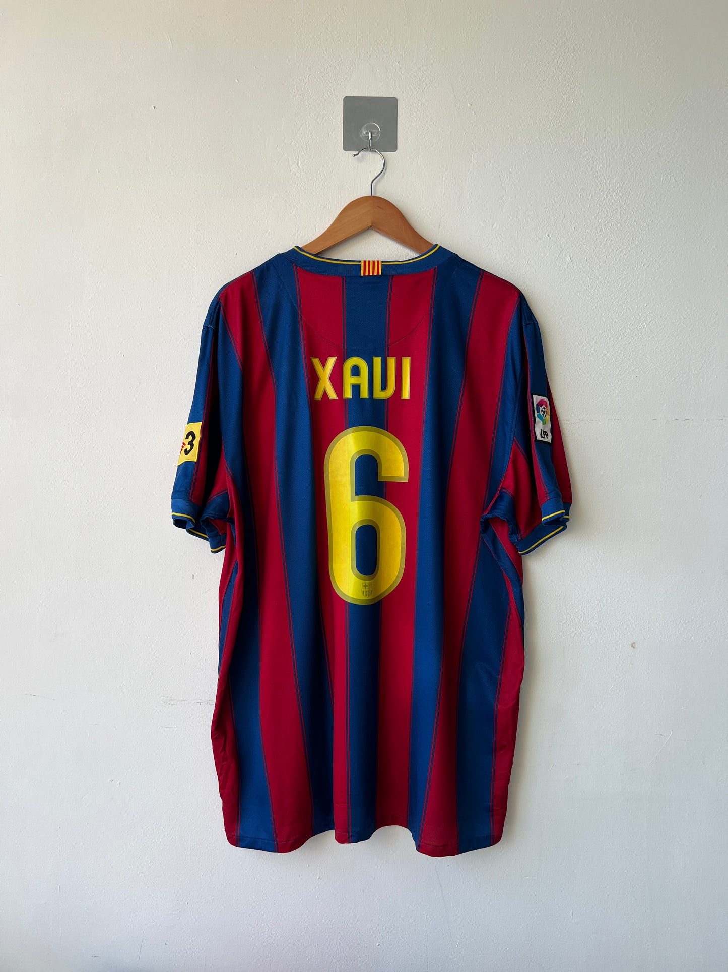 Barcelona 2009-10 Home Shirt Xavi #6 (XXL)