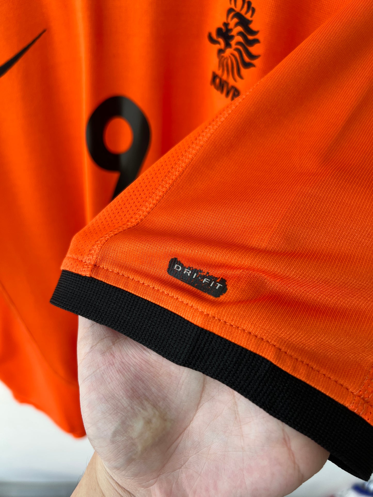 (L) Holland 2000-02 Home Shirt v. Nistelrooy #9