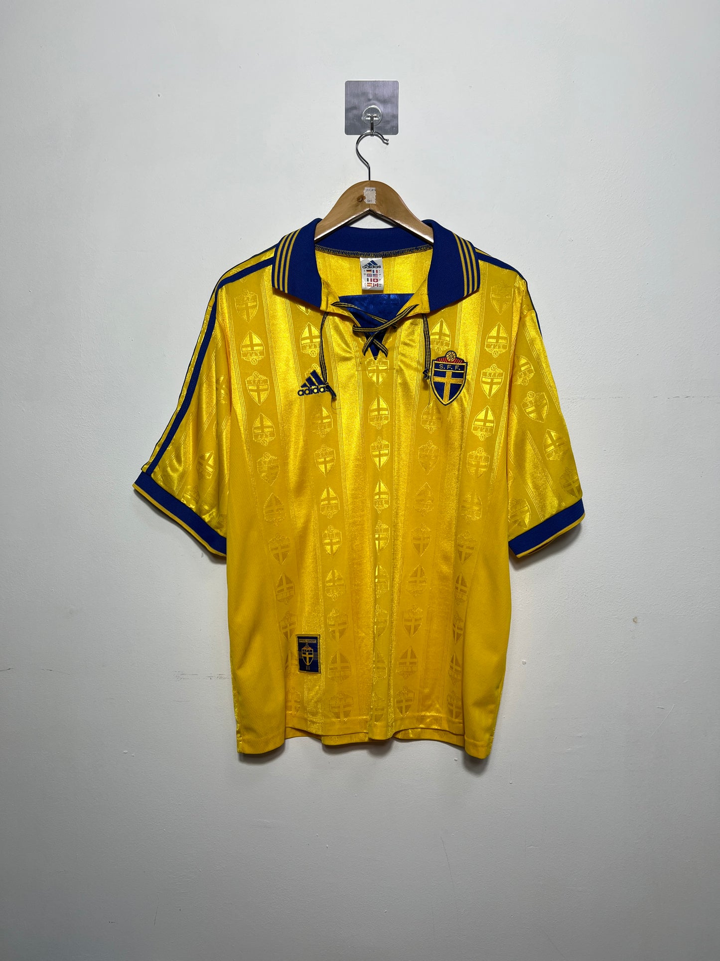 (L) Sweden 1998-99 Home Shirt