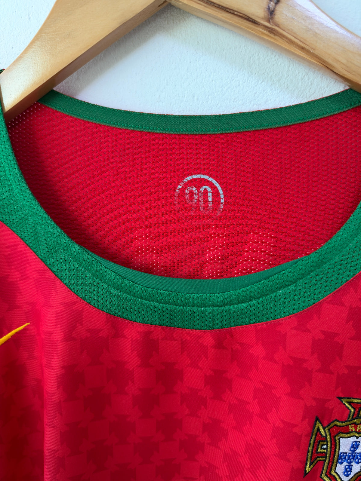 (L) Portugal 2004-06 Home Shirt C. Ronaldo #17 (MDT)