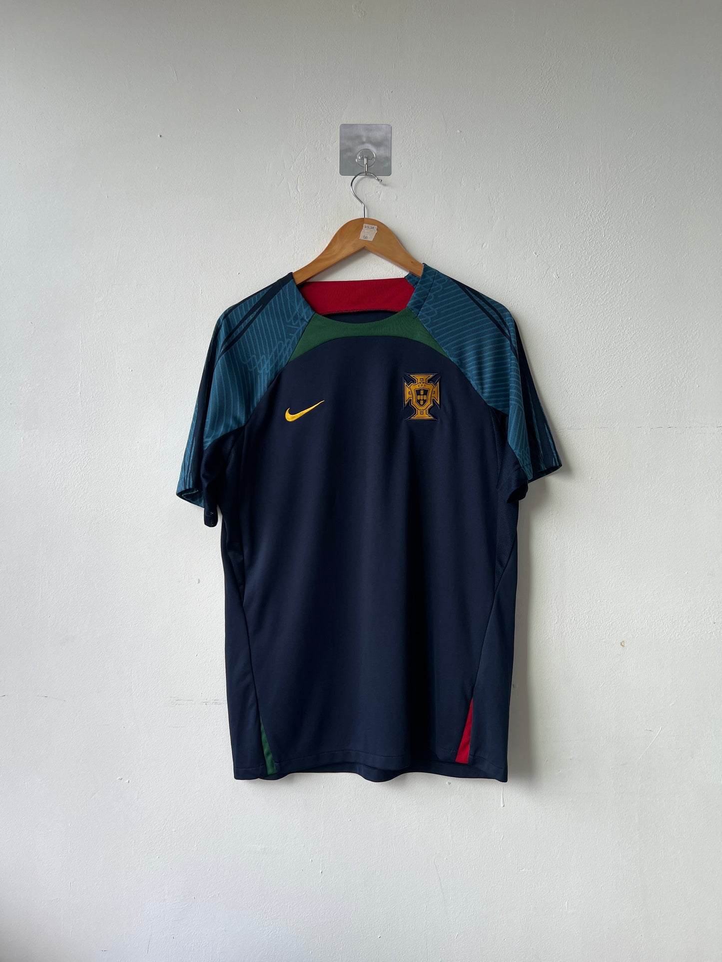 (L) Portugal 2022 Strike Training Shirt