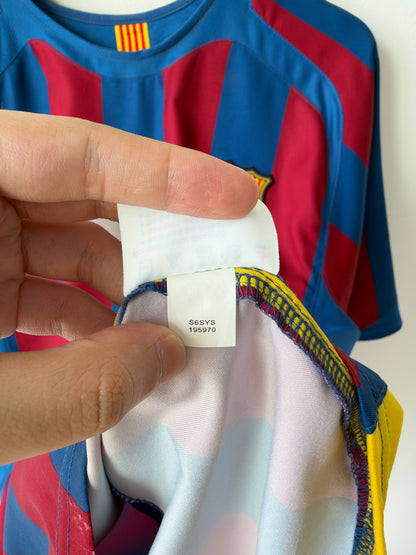 (M) Barcelona 2005-06 Home Shirt Ronaldinho #10