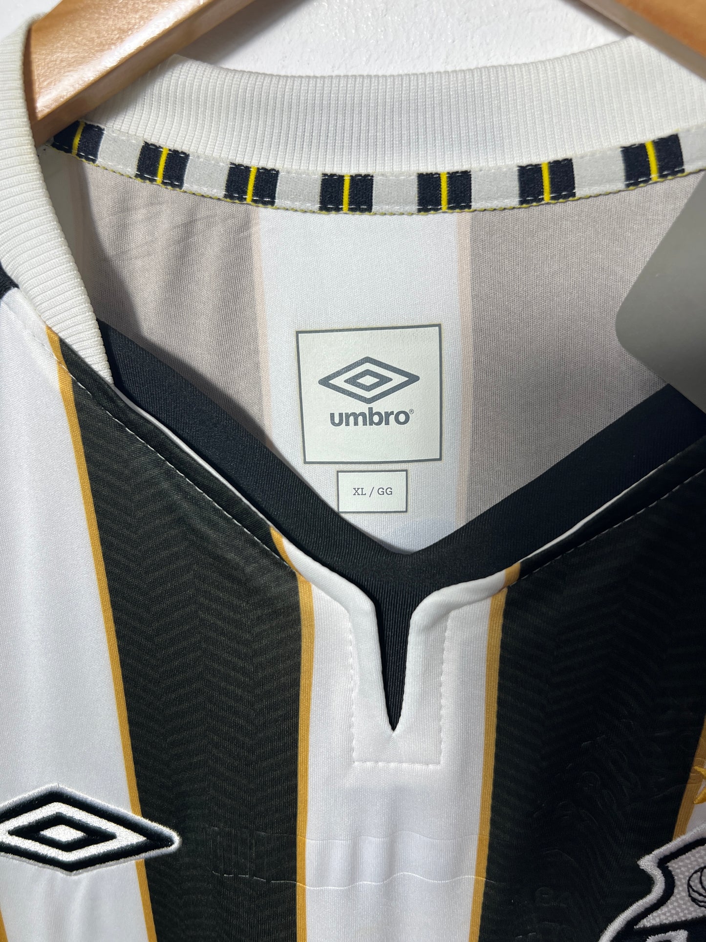 (XL fits L) Santos 2011-12 Away Shirt Neymar Jr. #11 (NEW)