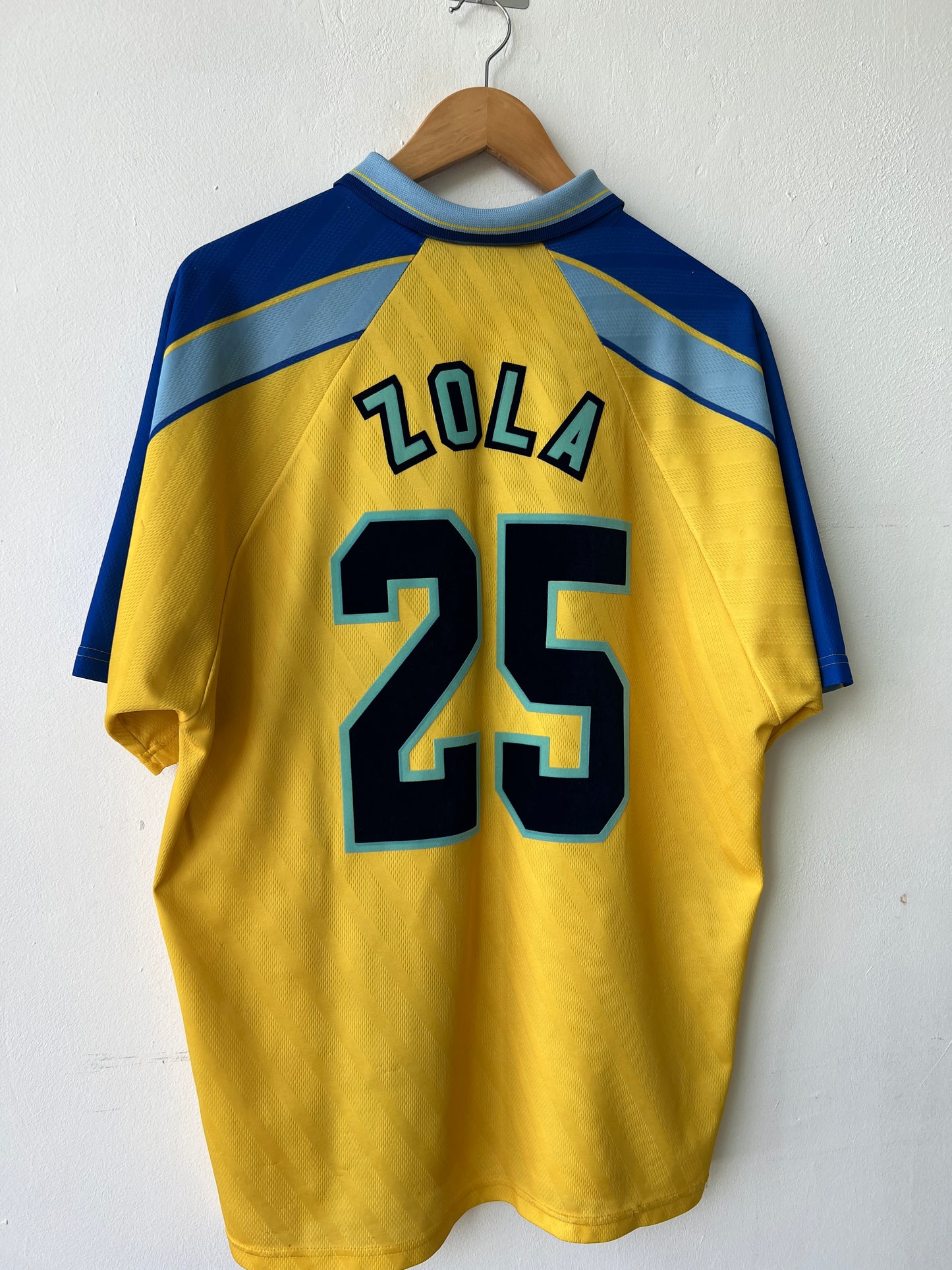 (XL) Chelsea 1996-97 Away Shirt Zola #25
