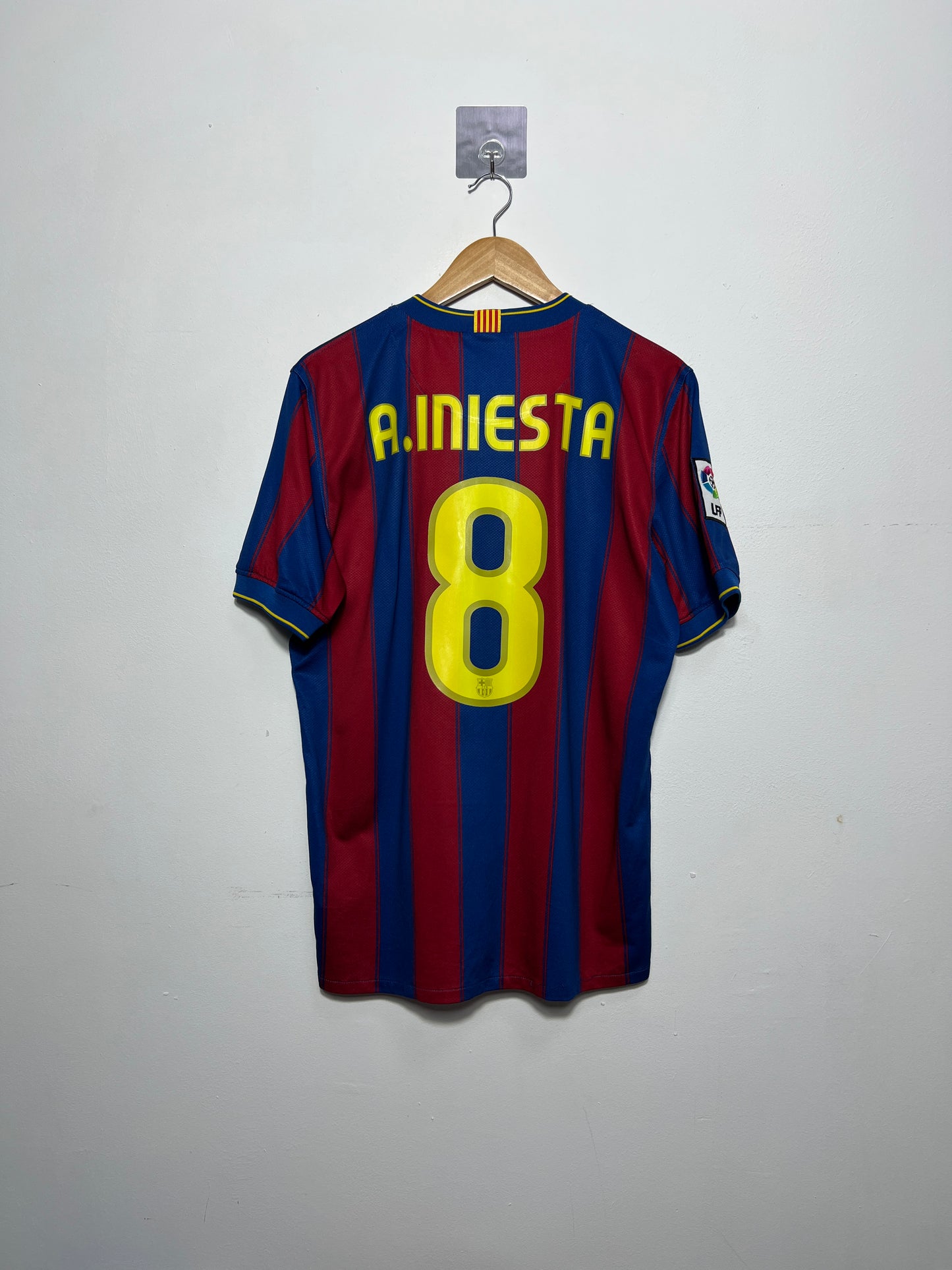 (M) Barcelona 2009-10 Home Shirt A. Iniesta #8