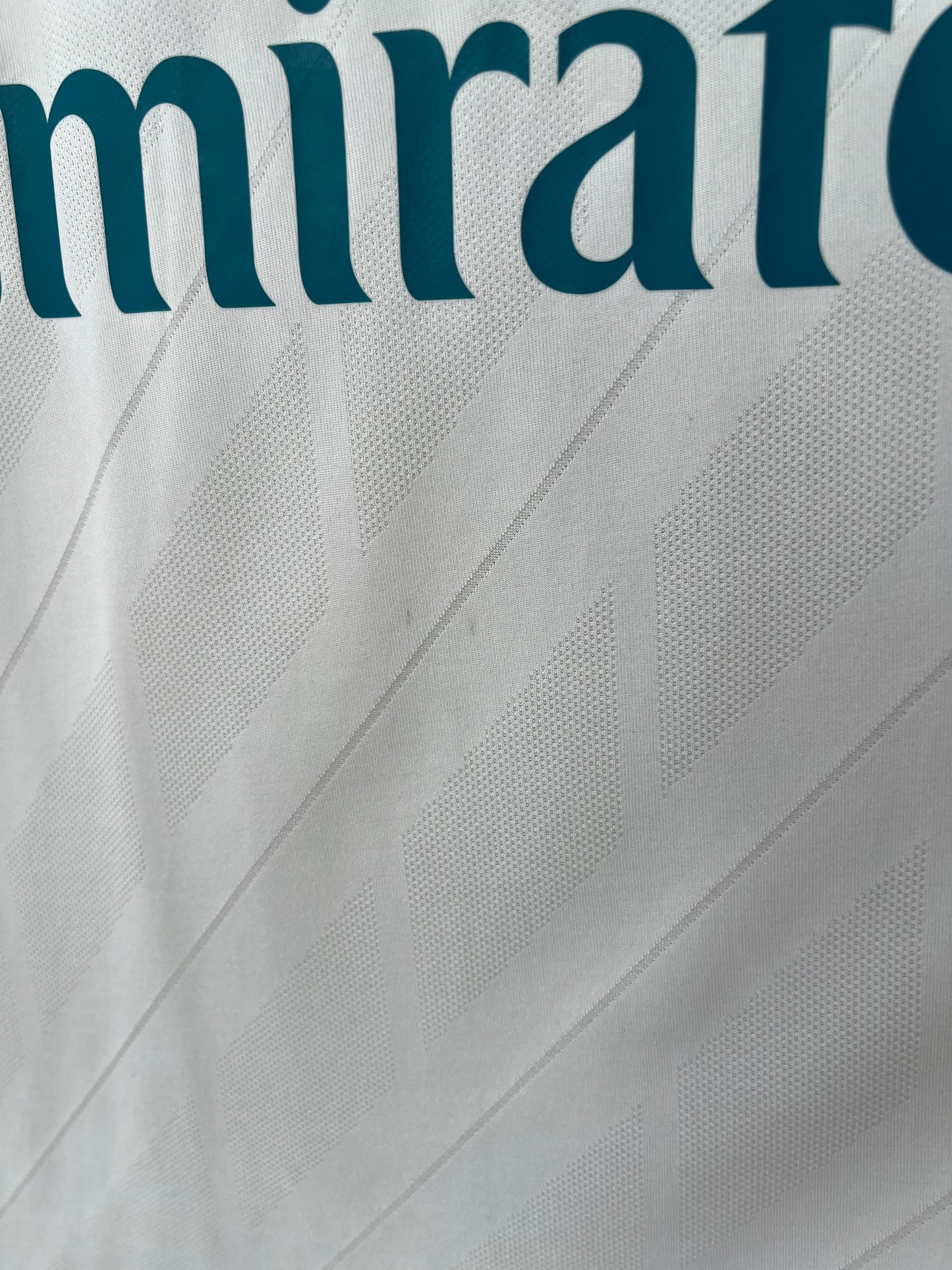 (L) Real Madrid 2017-18 Home Shirt Casemiro #14 (NEW)