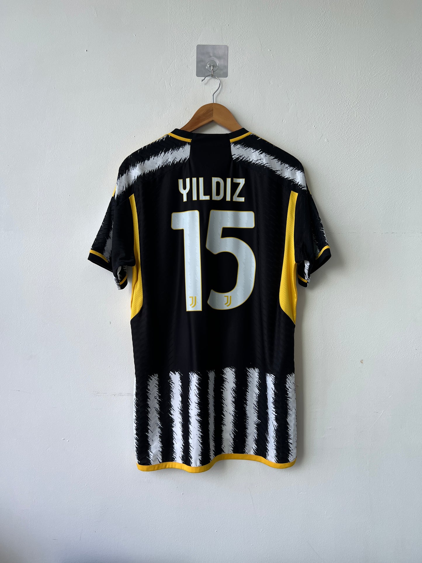 (L) Juventus 2023-24 Home Player Issue Shirt Yildiz #15