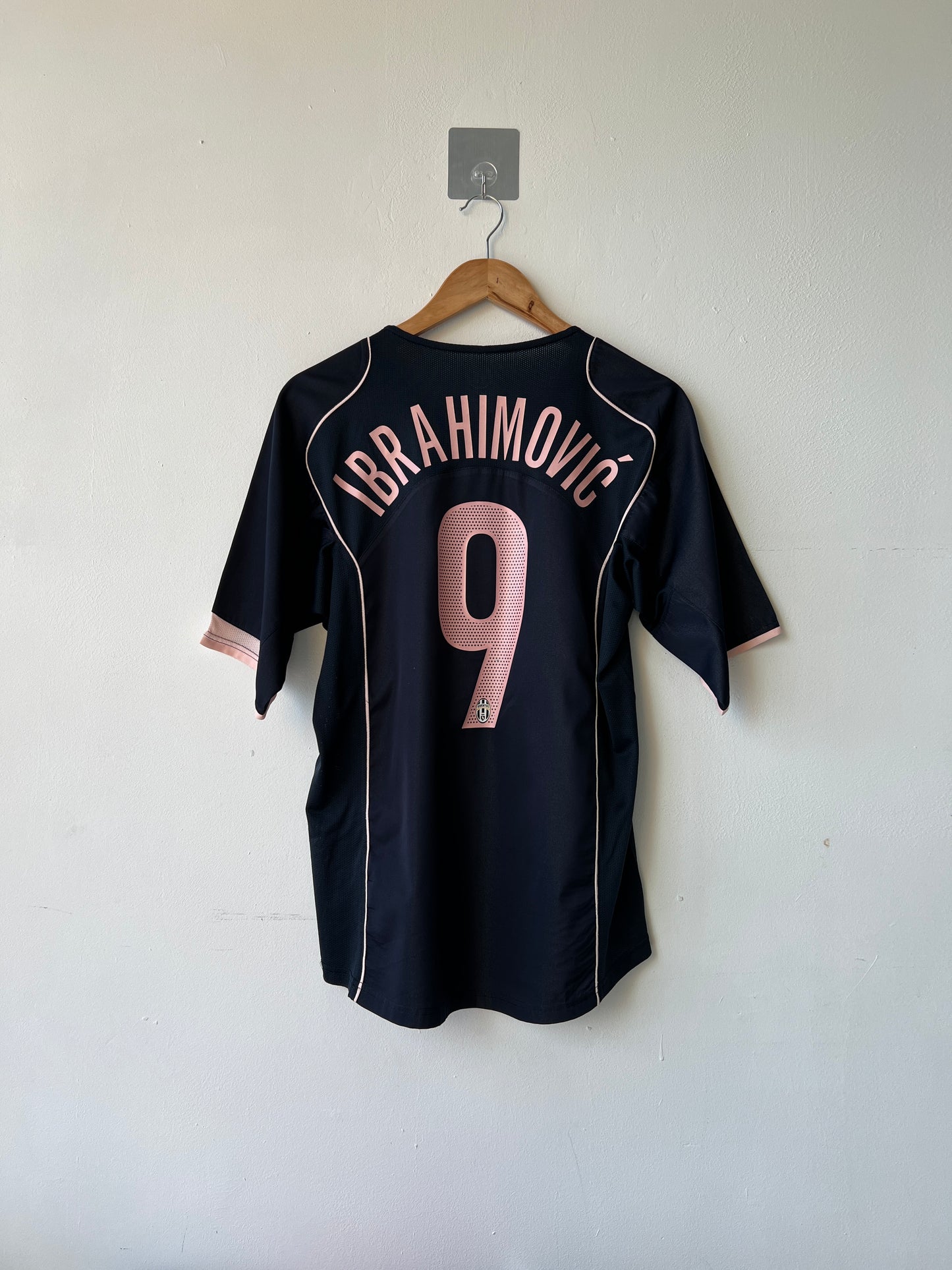 Juventus 2004-05 Third Shirt Ibrahimovic #9 (M)
