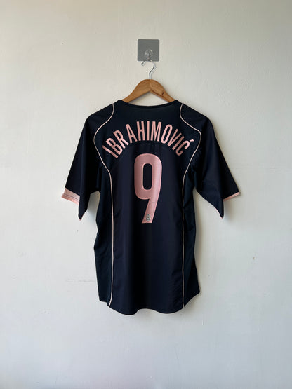 Juventus 2004-05 Third Shirt Ibrahimovic #9 (M)
