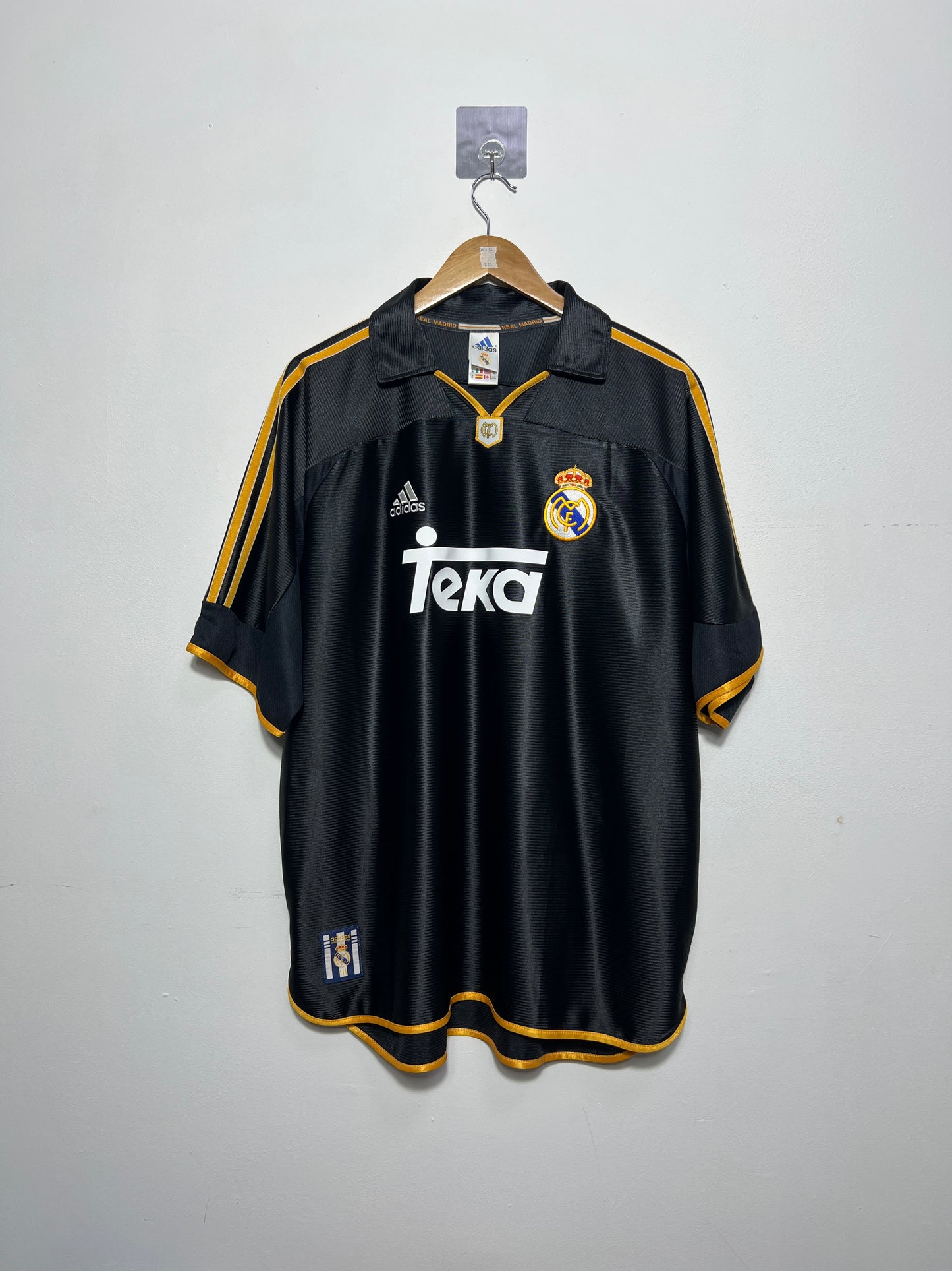 (XL) Real Madrid 1999-01 Away Shirt R. Carlos #3