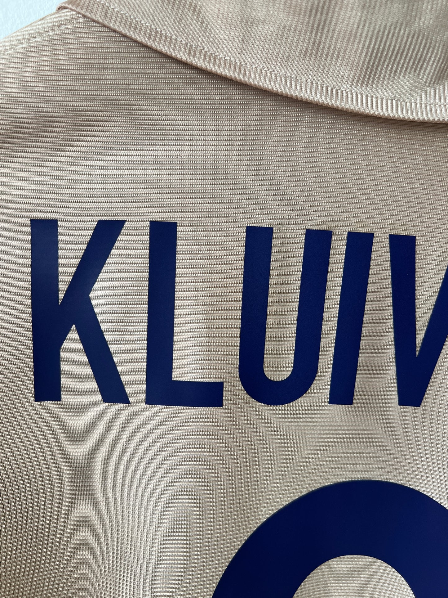 (L) Barcelona 2001-03 Away Shirt Kluivert #9