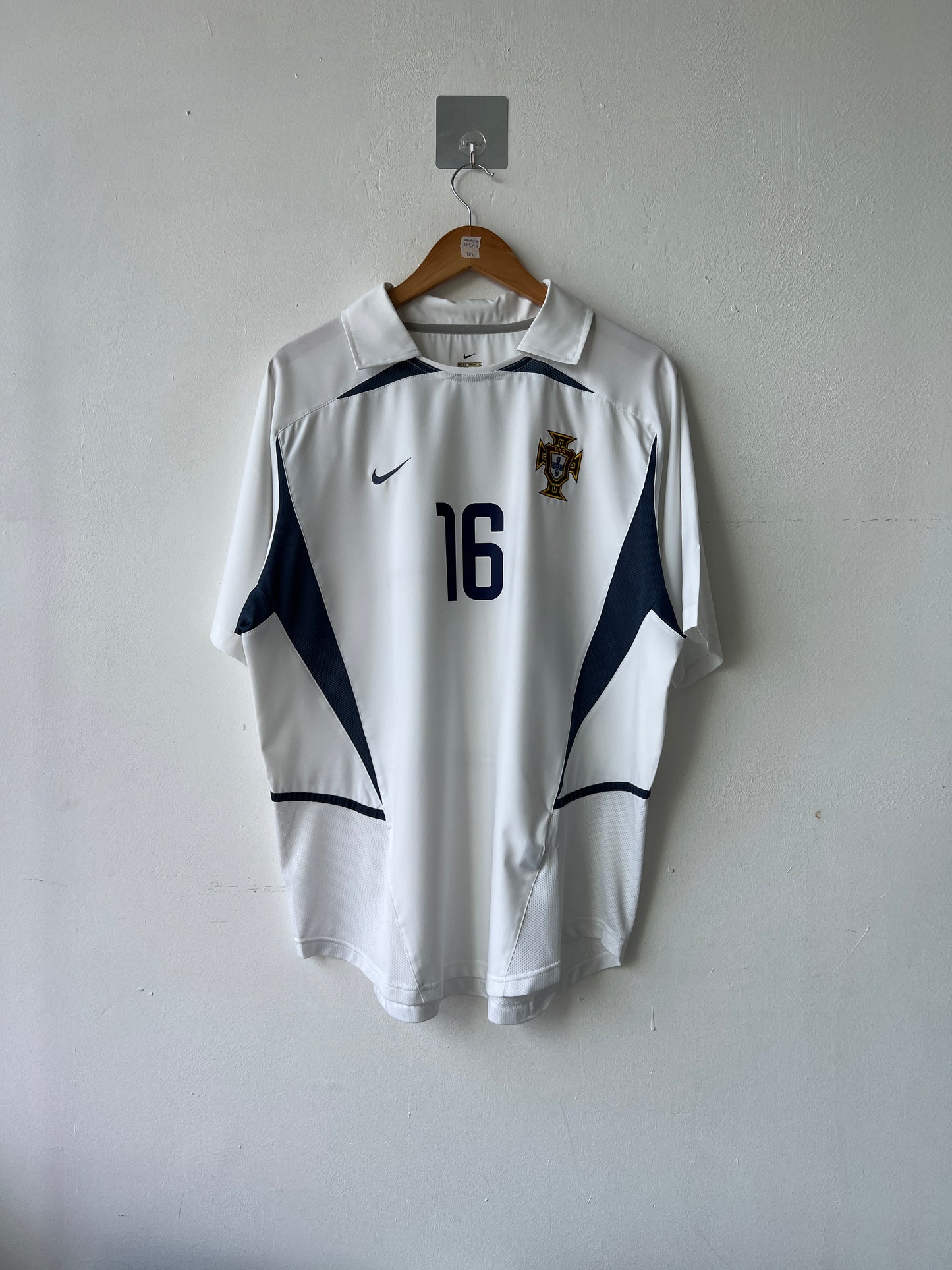 (L) Portugal 2002-04 Away Shirt C. Ronaldo #16