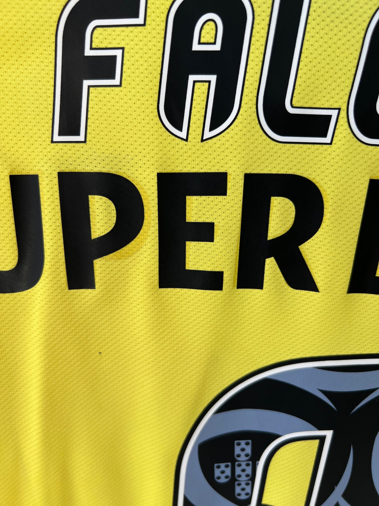 (L) Porto 2010-11 Away Shirt Falcao #9