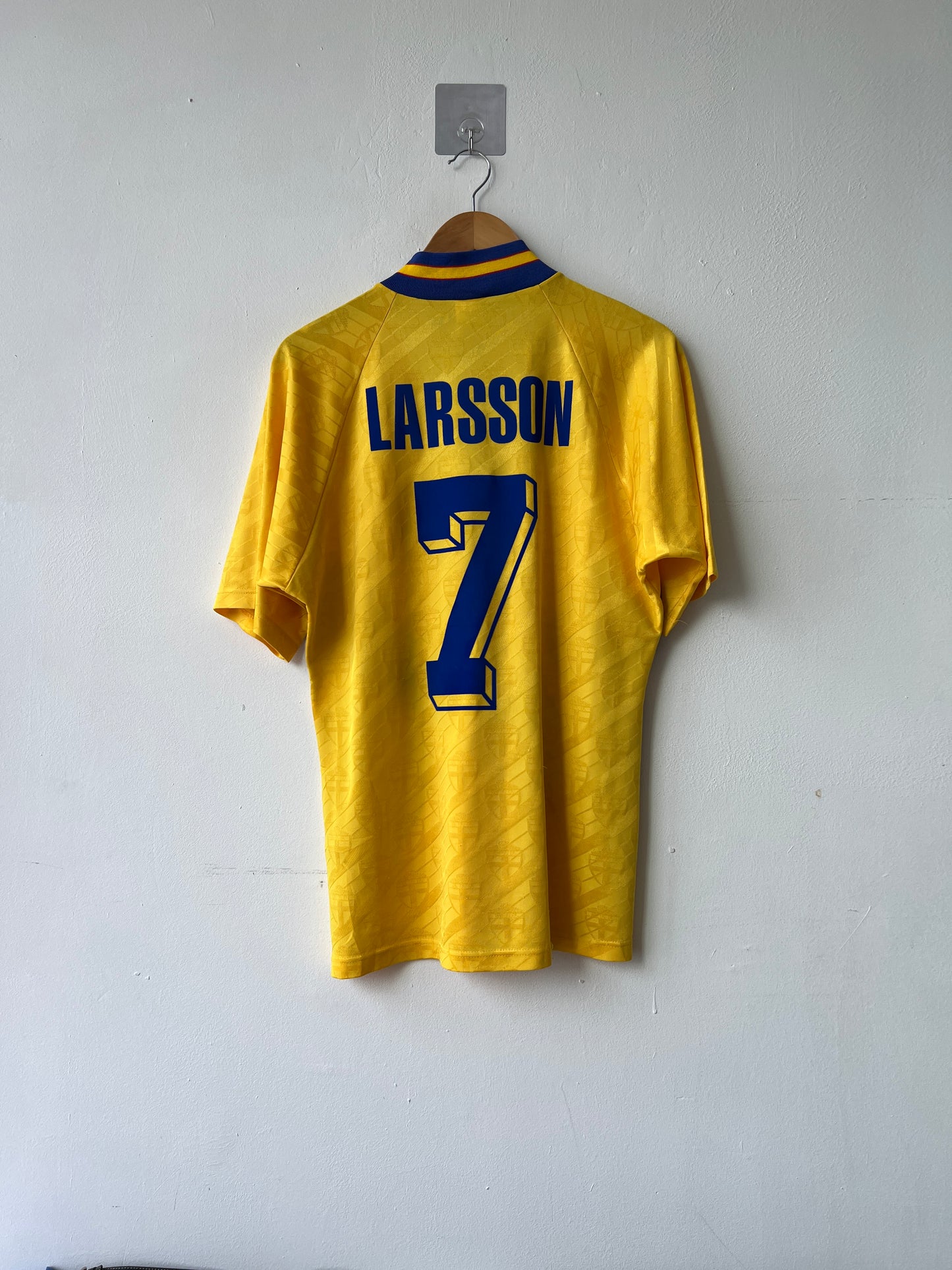 (M) Sweden 1994-96 Home Shirt Larsson #7