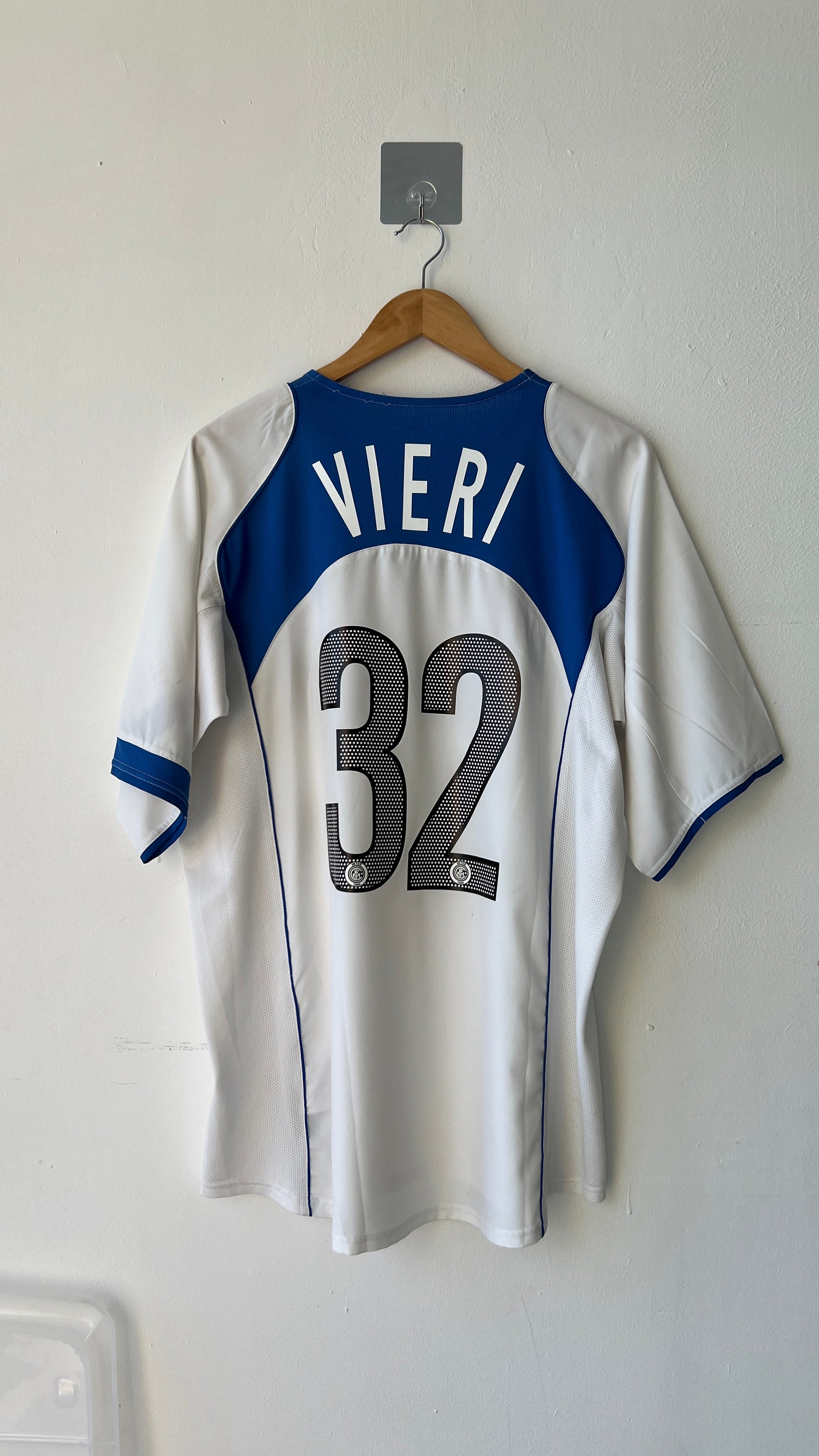 Inter Milan 2004-05 Away Shirt Vieri #32 (XL) - Main Image